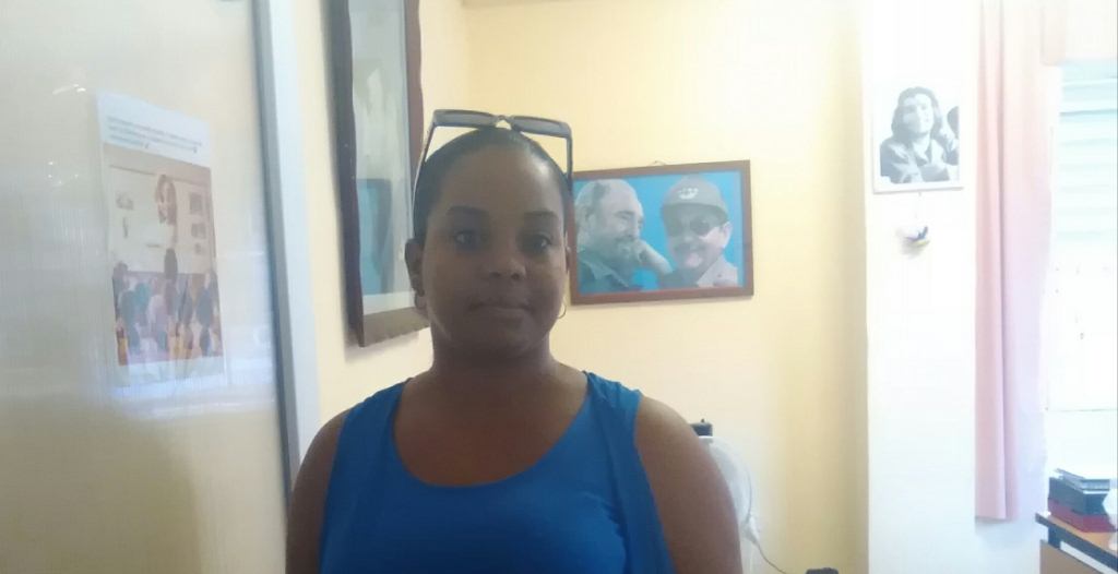 escuelas-primarias-cubanas-festejan-entrega-de-panoleta-azul