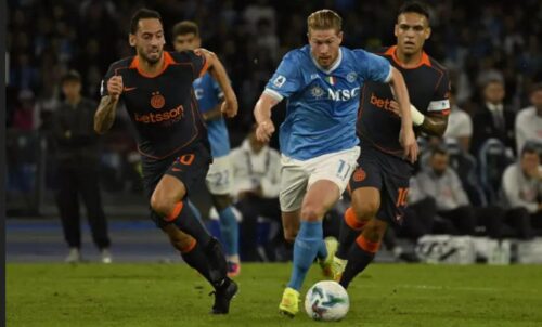 napoli-salta-al-primer-lugar-en-la-liga-italiana-de-futbol