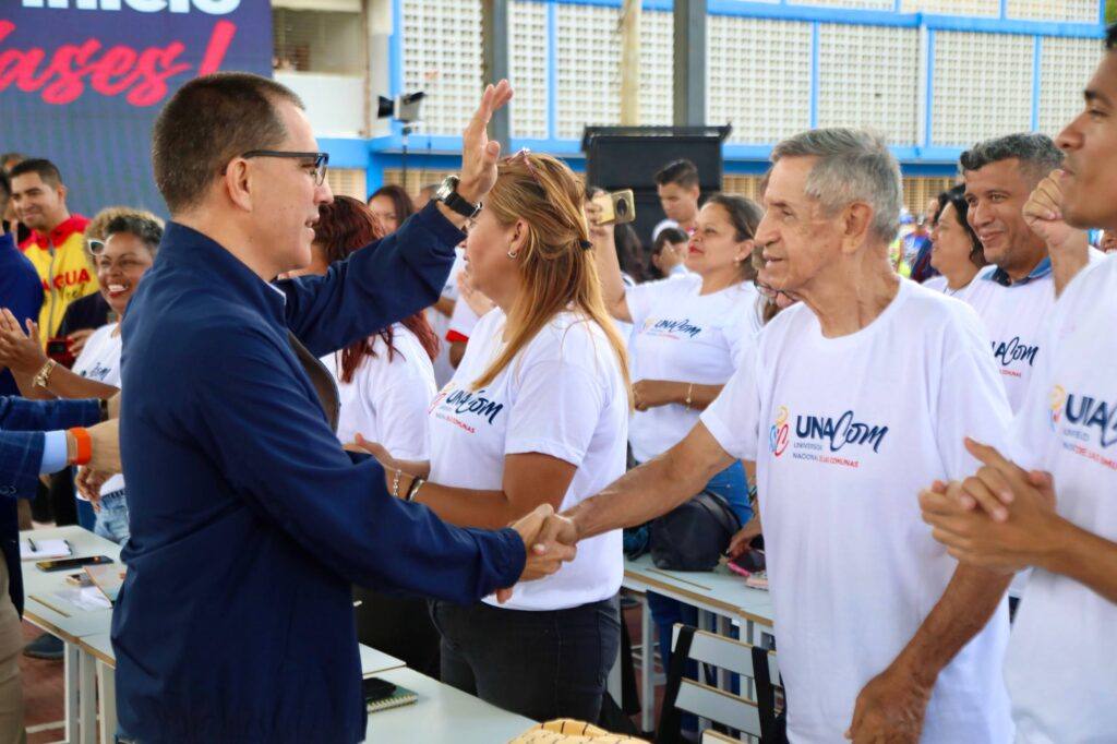 universidad-de-las-comunas-inicio-primer-curso-lectivo-en-venezuela