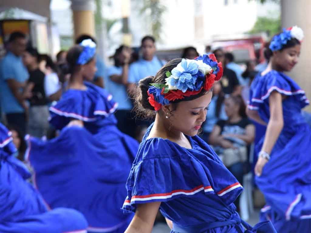 educacion-exhibe-talento-estudiantil-dominicano-en-la-ruta-del-arte