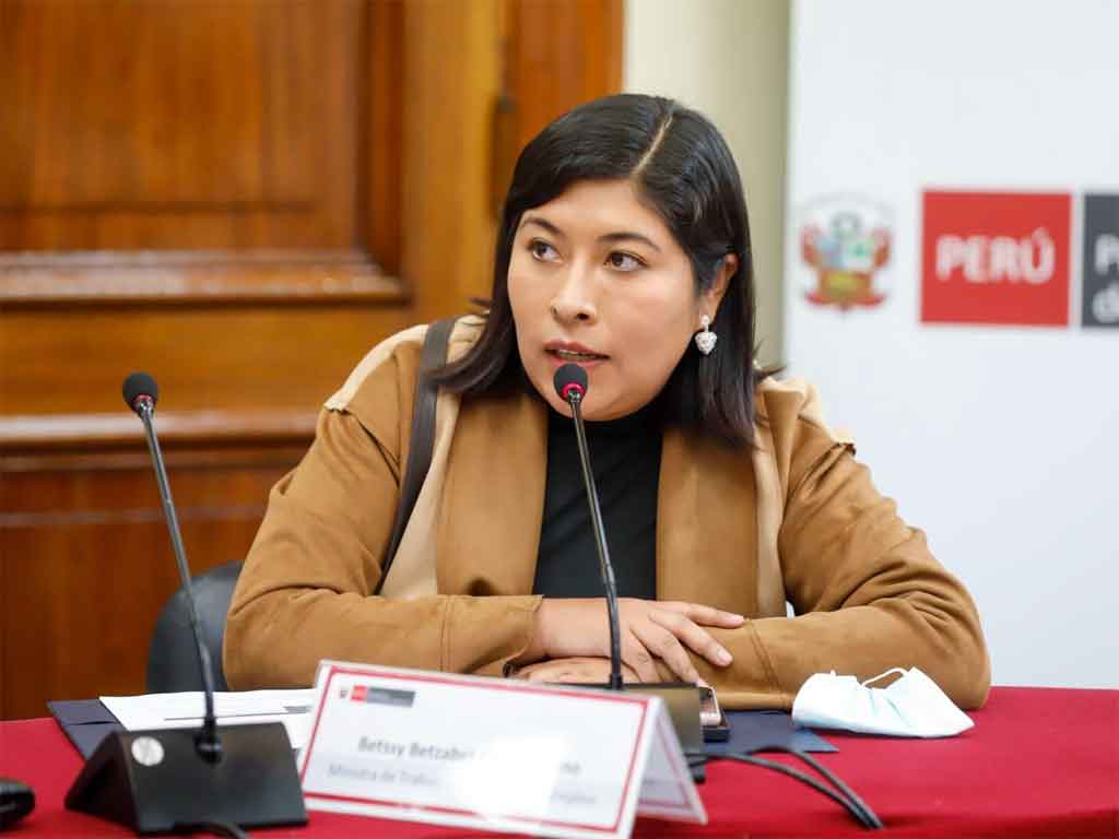 perufracasa-intento-de-inhabilitacion-politica-de-asilada-por-mexico