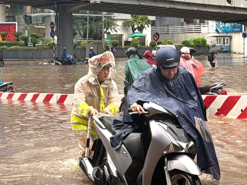 tifon-kajiki-deja-tres-muertos-y-cuantiosos-danos-en-vietnam