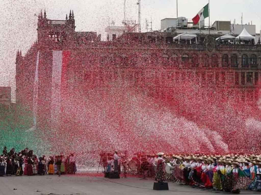 mexicanos-celebran-aniversario-115-del-inicio-de-la-revolucion