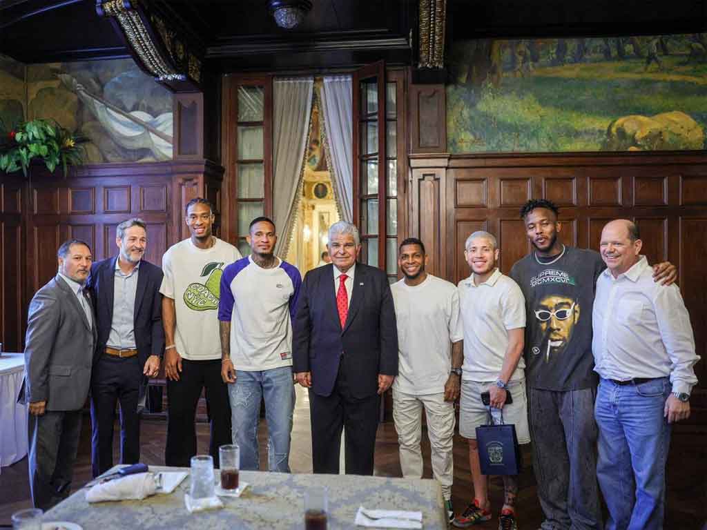 presidente-panameno-recibe-a-futbolistas-clasificados-al-mundial-2026