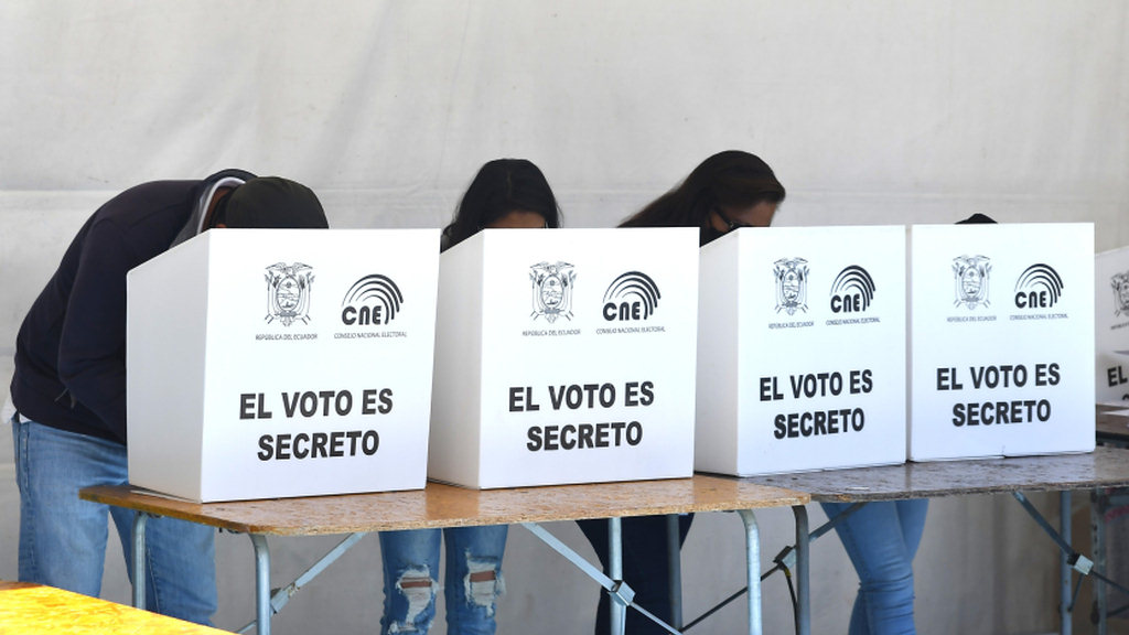acusan-a-ministros-de-ecuador-de-violar-silencio-electoral