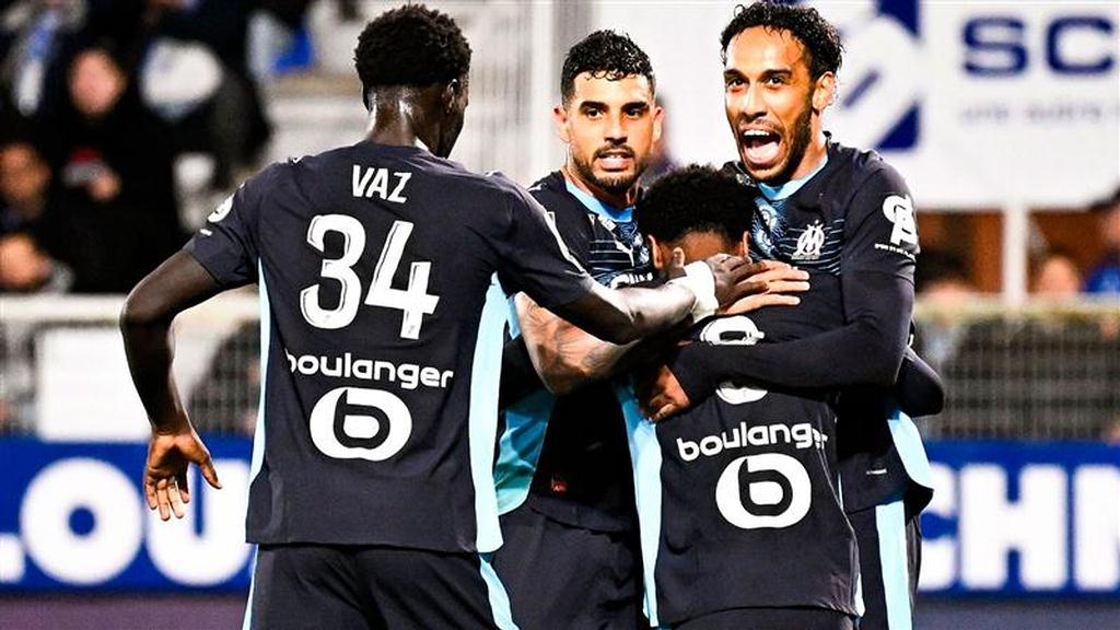 marseille-resiste-con-un-futbolista-menos-y-es-sublider-en-francia