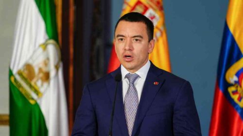 noboa-anuncia-adelanto-de-pago-de-decimotercer-sueldo-en-ecuador