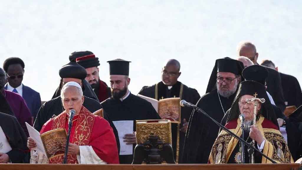 el-papa-llama-a-la-paz-durante-visita-a-turkiye