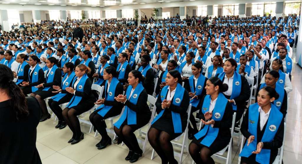 ministerio-dominicano-de-defensa-gradua-46-mil-799-tecnicos