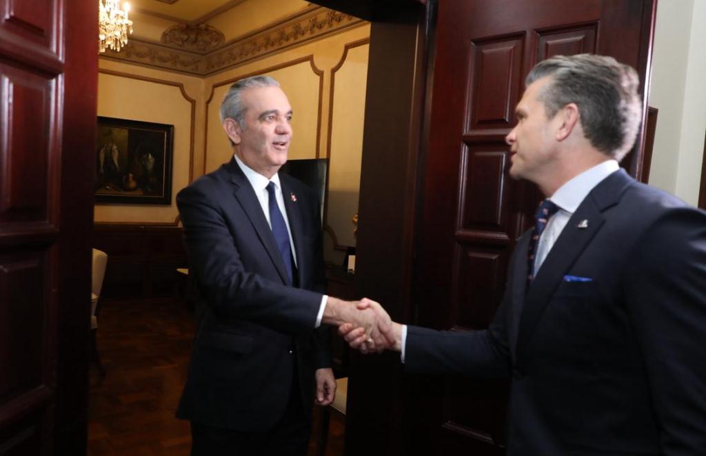 presidente-dominicano-recibe-en-privado-a-secretario-de-guerra-eeuu