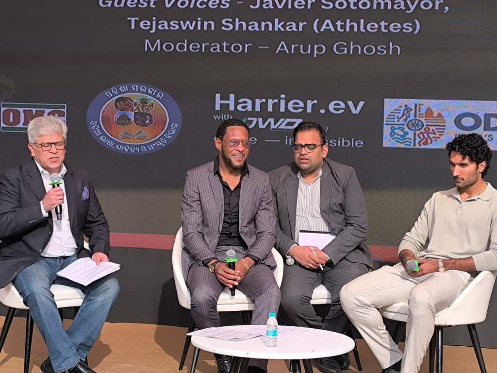 recibe-javier-sotomayor-aplausos-y-honores-en-festival-de-india-2