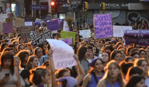 destacan-marchas-contra-la-violencia-a-la-mujer-en-uruguay