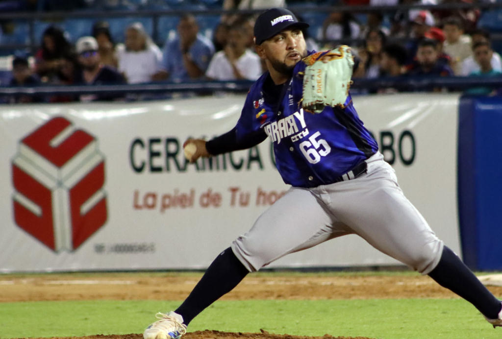 aguilas-y-tigres-pugnan-por-cima-de-beisbol-de-venezuela