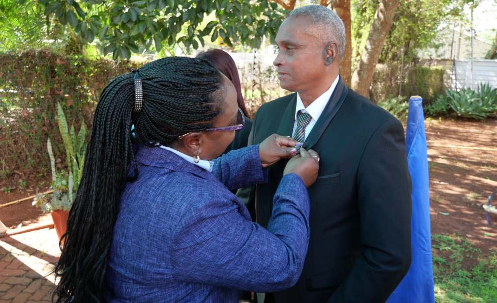 condecoraciones-en-brigada-de-cuba-en-zimbabwe-en-dia-de-la-medicina