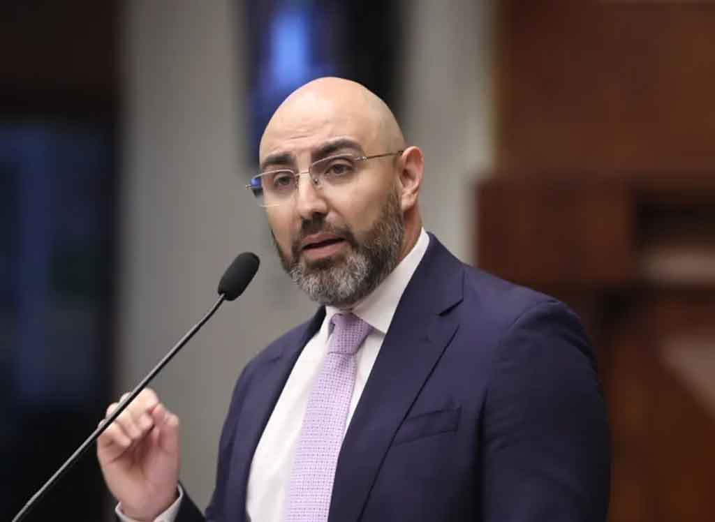 funcionario-judicial-aviva-tensiones-en-parlamento-de-ecuador