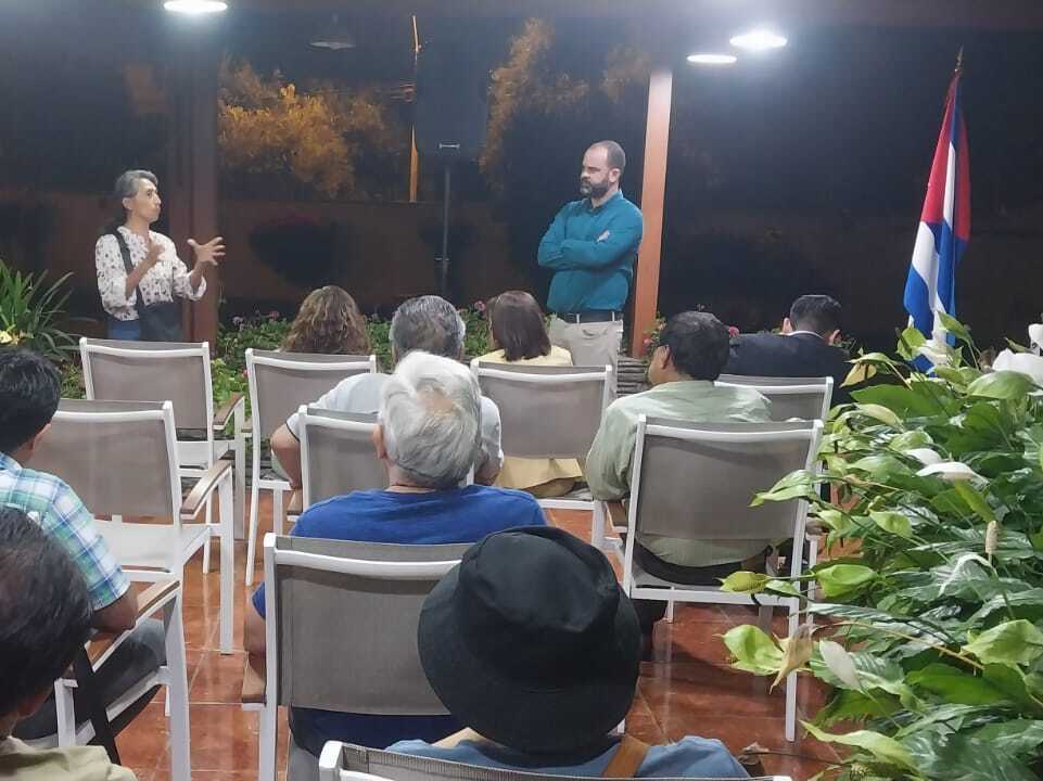 tributo-de-amigos-peruanos-de-cuba-a-combatientes-caidos-en-venezuela