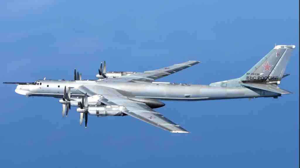 bombarderos-rusos-tu-95ms-sobrevuelan-aguas-del-mar-de-japon