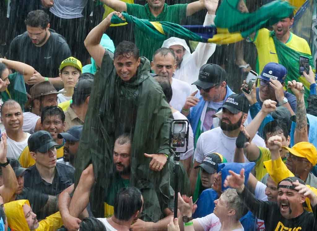 critican-a-diputado-brasileno-por-mantener-acto-tras-impacto-de-rayo