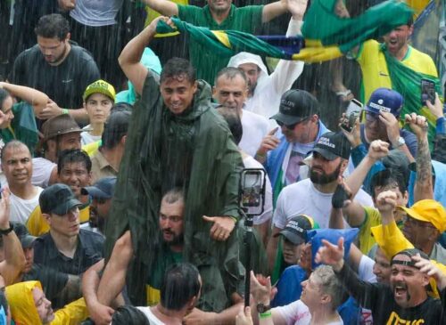 critican-a-diputado-brasileno-por-mantener-acto-tras-impacto-de-rayo