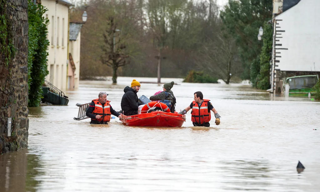 region-francesa-de-bretana-en-alerta-por-inundaciones