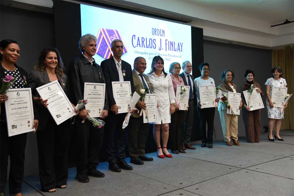 investigadores-de-cuba-reciben-orden-carlos-j-finlay
