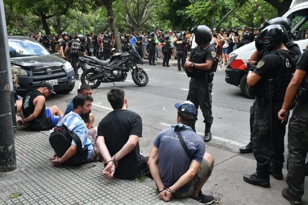 MARCHA VS REFORMA LABORAL - REPRESIÓN 2(1)