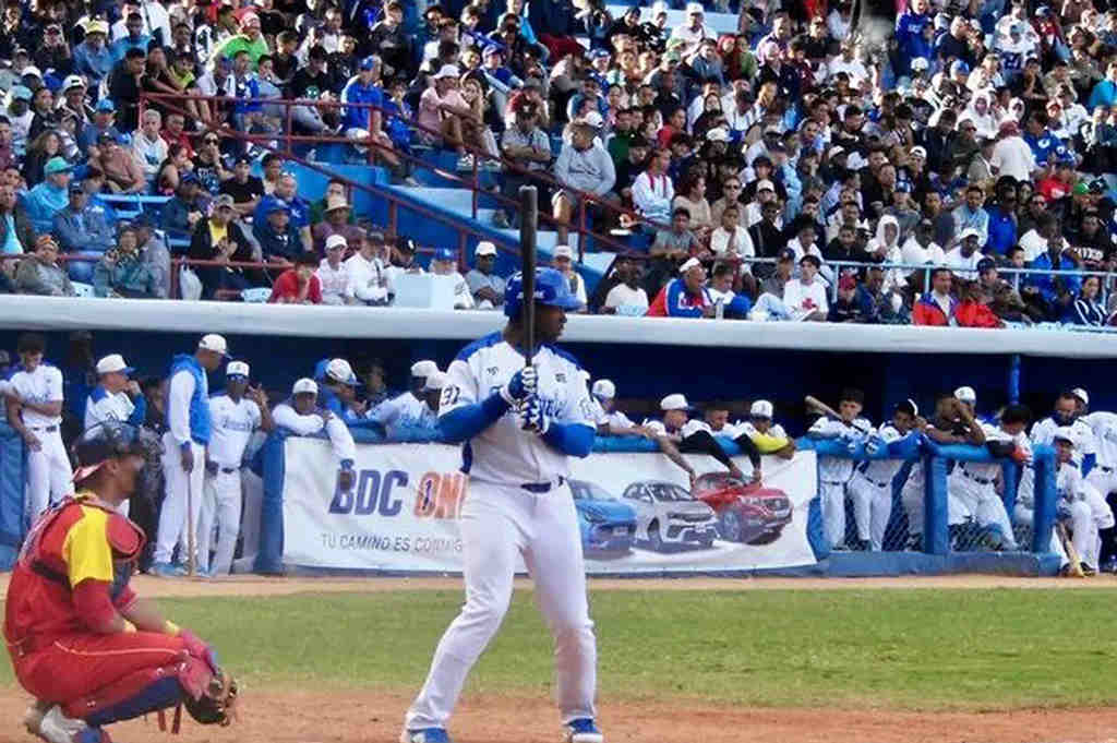 industriales-iguala-y-artemisa-marca-en-semifinal-de-beisbol-cubano