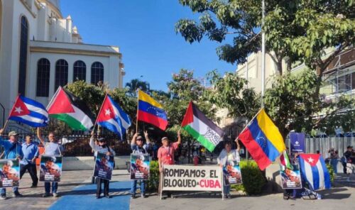 planton-de-banderas-soberanas-exigen-libertad-de-maduro