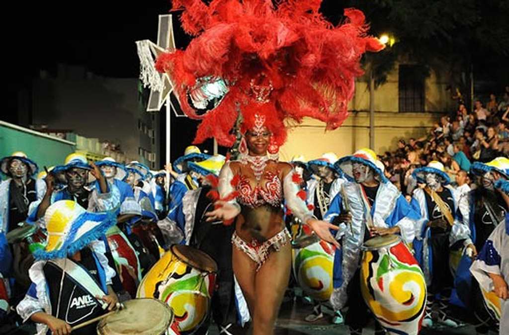 noche-de-candombe-y-comparsas-en-carnaval-de-montevideo