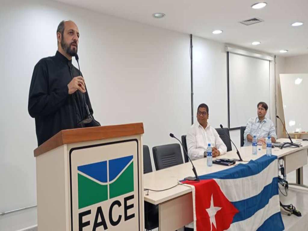 embajador-de-cuba-dialoga-con-estudiantes-brasilenos-universitarios