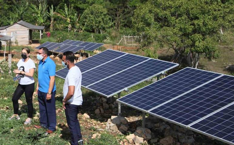 avanza-instalacion-de-paneles-solares-en-provincia-de-cuba