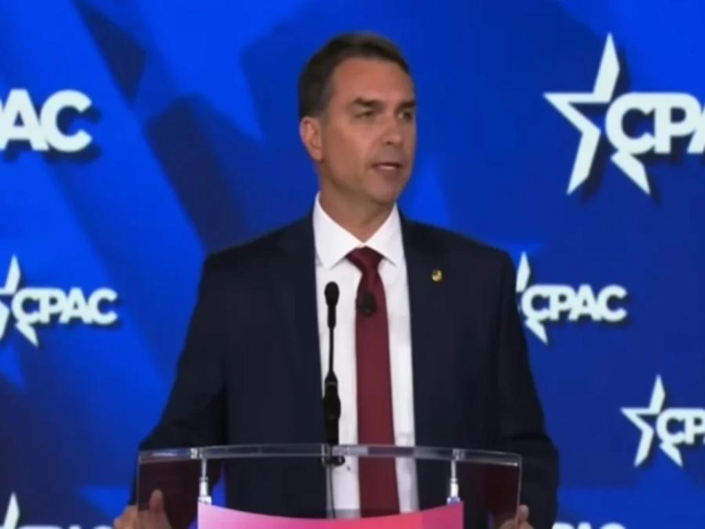 flavio-bolsonaro-busca-complacer-a-eeuu-y-desata-polemica-en-brasil