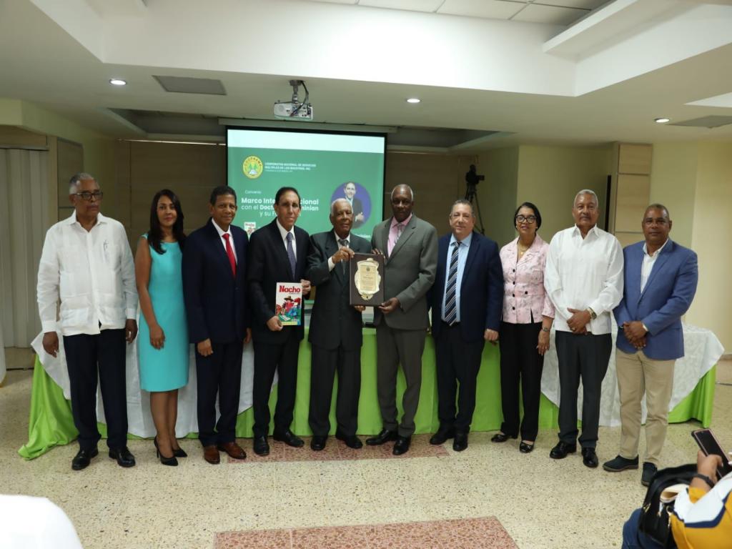 autor-de-nacho-dominicano-recibe-homenaje-de-cooperativa-maestros