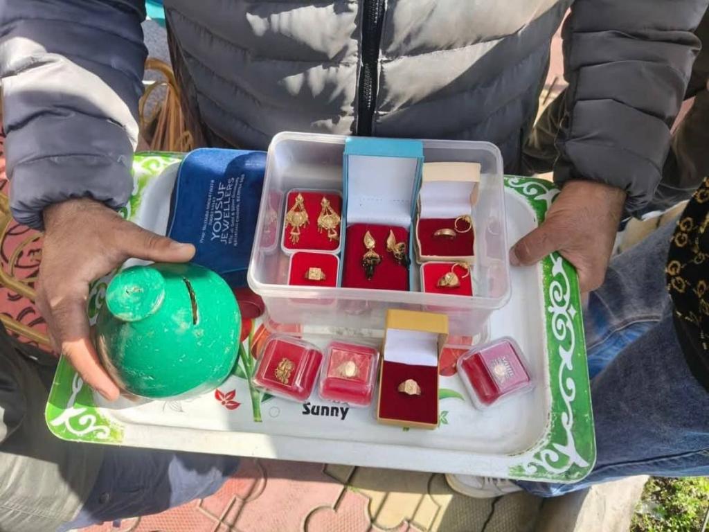 ciudadanos-indios-donan-oro-plata-y-dinero-en-apoyo-a-iran