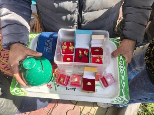 ciudadanos-indios-donan-oro-plata-y-dinero-en-apoyo-a-iran