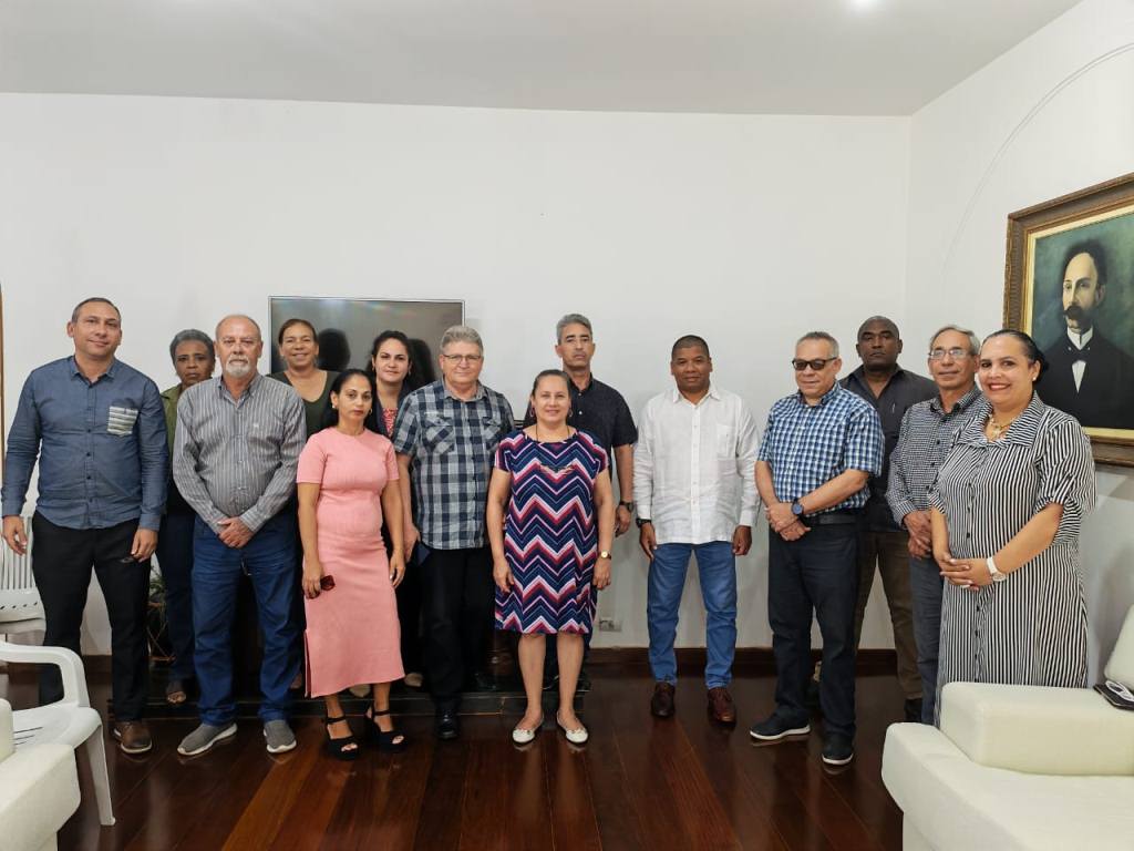 ministro-de-trabajo-de-cuba-dialoga-con-mision-de-la-isla-en-brasil