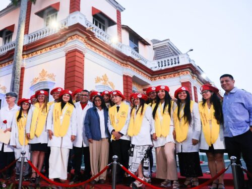 egresan-mil-660-jovenes-como-medicos-integrales-de-salud-en-venezuela