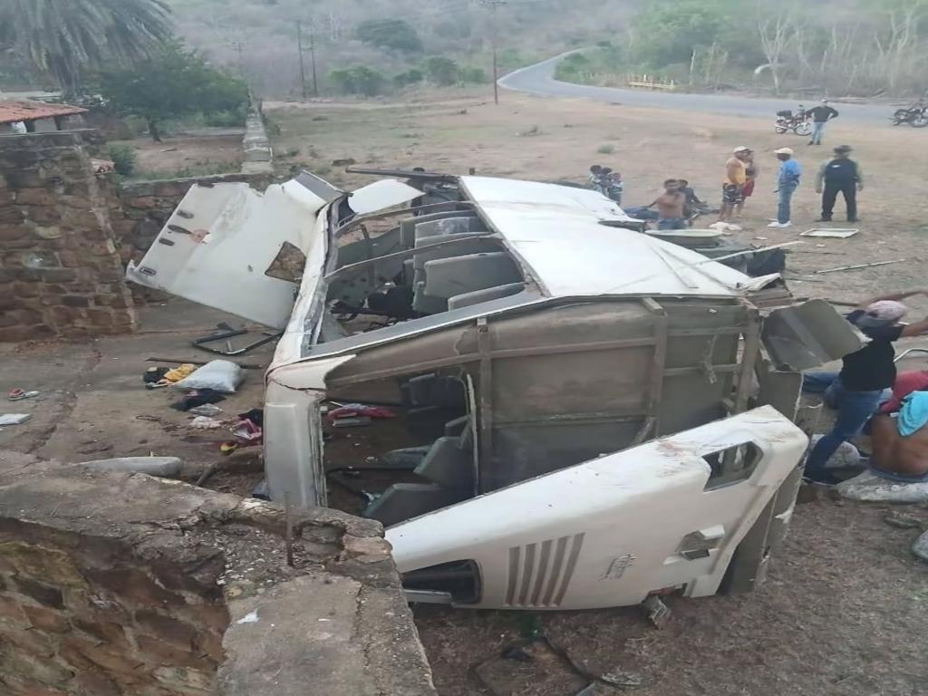 accidente-de-transito-deja-tres-muertos-y-27-lesionados-en-venezuela
