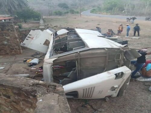 accidente-de-transito-deja-tres-muertos-y-27-lesionados-en-venezuela