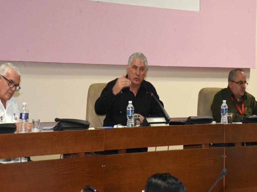 diaz-canel-sostiene-encuentro-con-trabajadores-destacados-de-cuba
