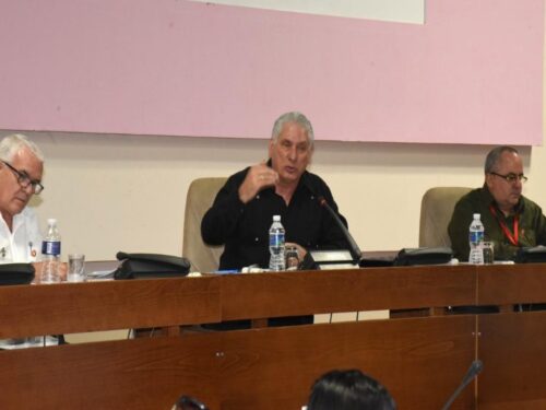 diaz-canel-sostiene-encuentro-con-trabajadores-destacados-de-cuba