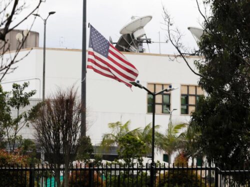 activistas-protestaran-frente-a-embajada-de-eeuu-en-colombia