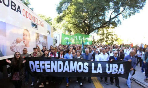 universitarios-e-intendentes-argentinos-protestan-contra-el-gobierno