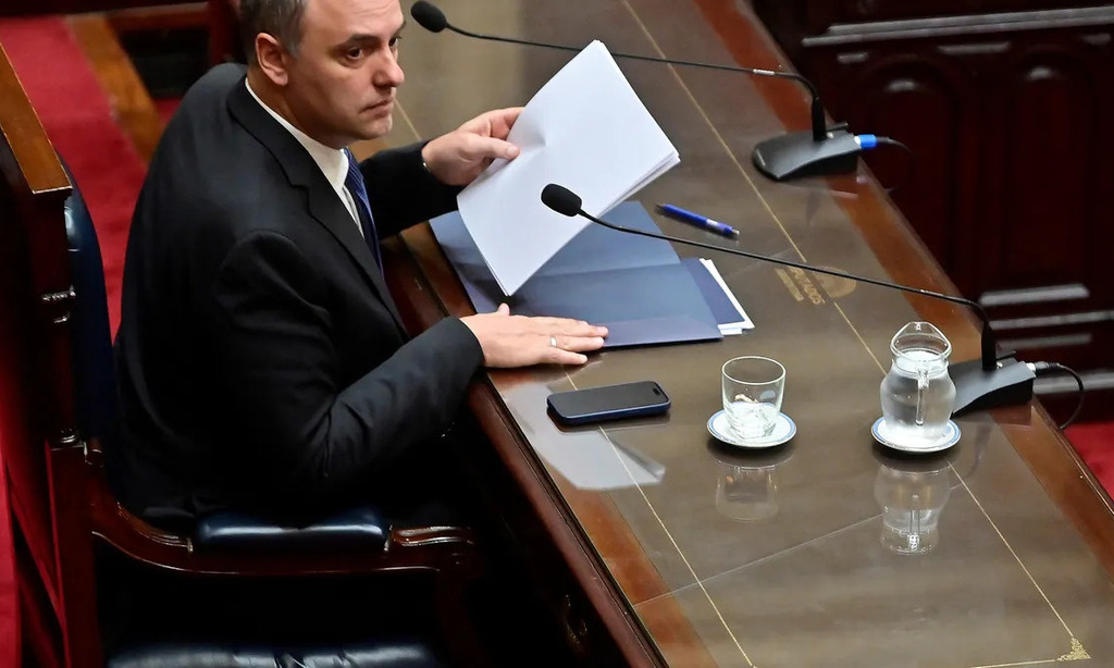jefe-de-gabinete-argentino-acorralado-en-el-congreso