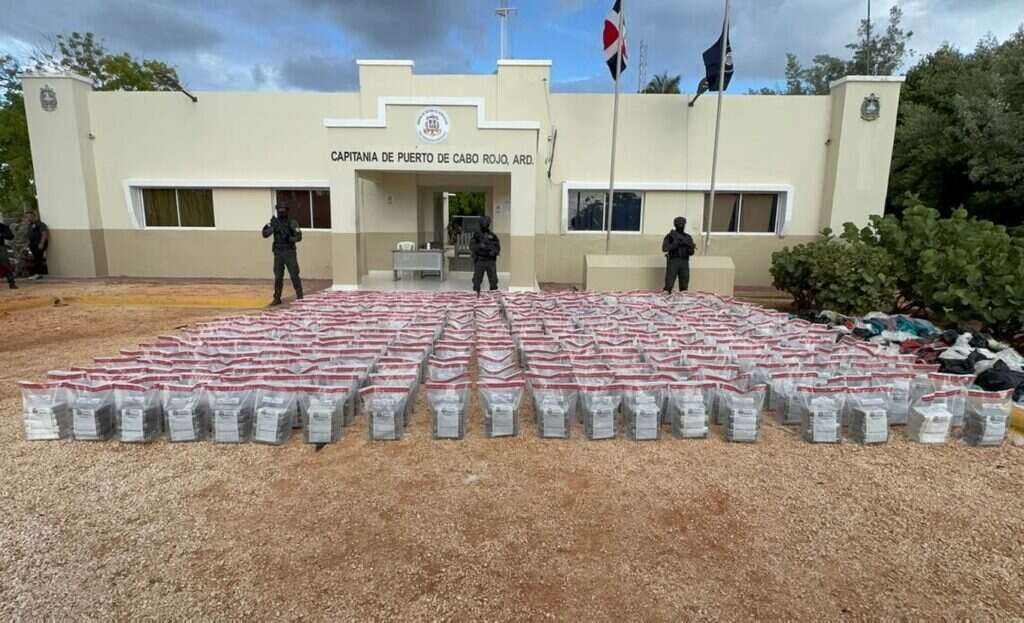 autoridades-dominicanas-incautan-droga-frente-a-costas-de-pedernales