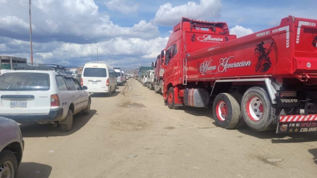 compas-de-espera-en-paro-de-transportistas-en-bolivia