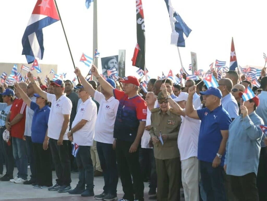 raul-castro-preside-acto-frente-a-embajada-de-ee-uu-en-cuba