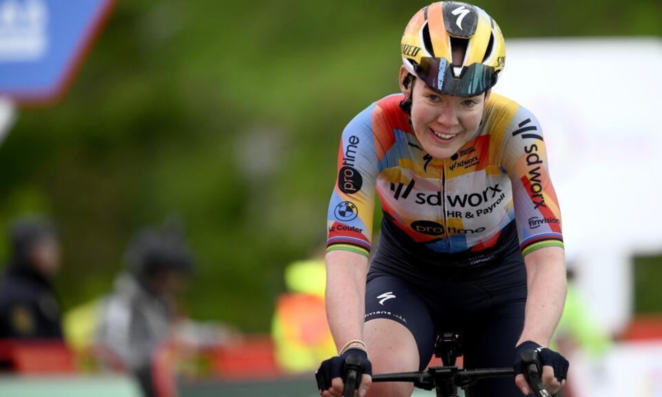 ciclista-neelandesa-van-der-breggen-toma-la-punta-en-vuelta-a-espana