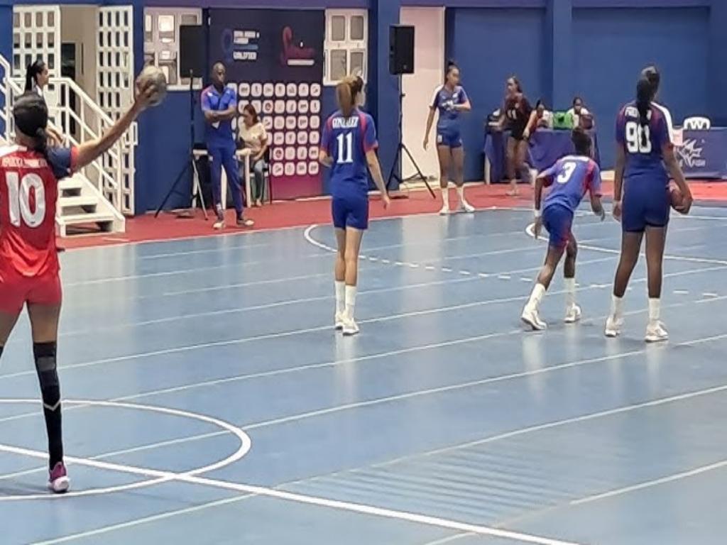 dominicana-derrota-a-cuba-en-copa-caribe-de-balonmano-femenino