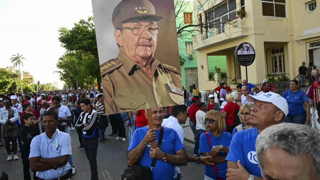 comunistas-argentinos-expresan-total-apoyo-a-raul-castro